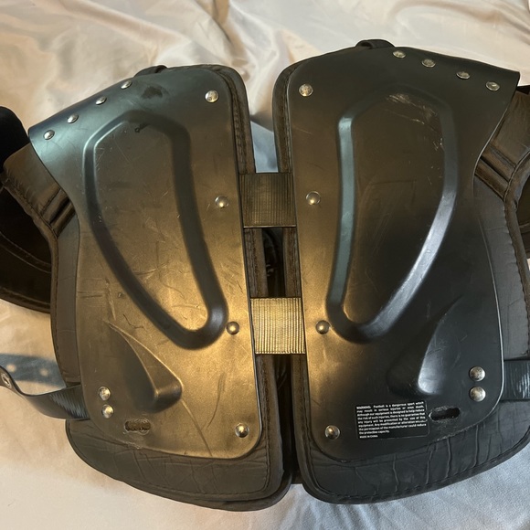 Xenith Fly, Football Shoulder Pads. Youth XL - Picture 2 of 2